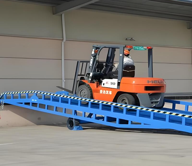 荣邦乡移动式卸货平台（叉车用）